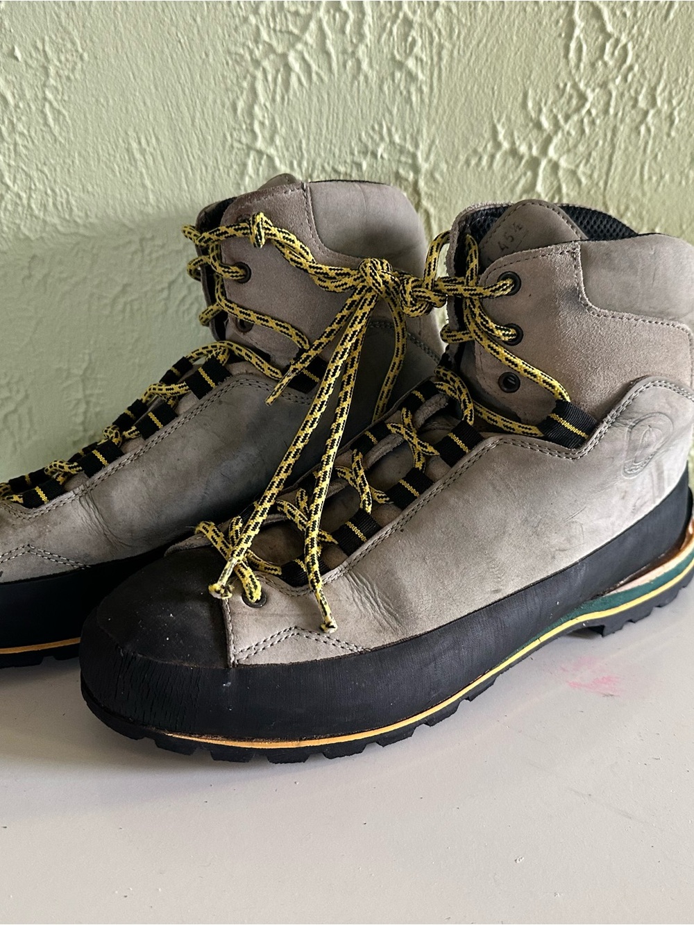 Vintage La Sportiva Gray and Black Hiking Boots with Yellow Laces 9